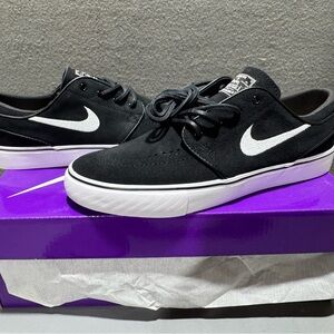 Nike Black and White SB Zoom Janoski OG+ 
Brand new, in box.
